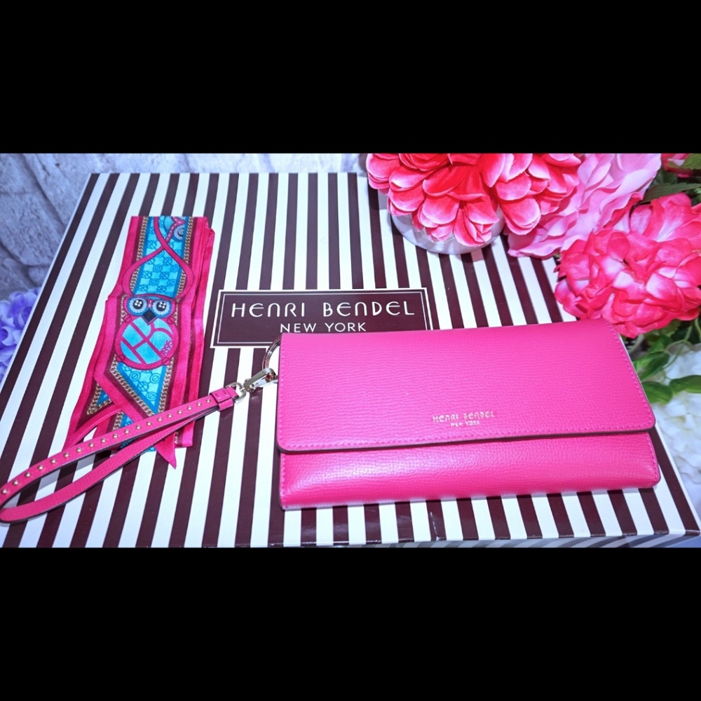 HENRI BENDEL UPTOWN ORGANIZER WRISTLET WALLET